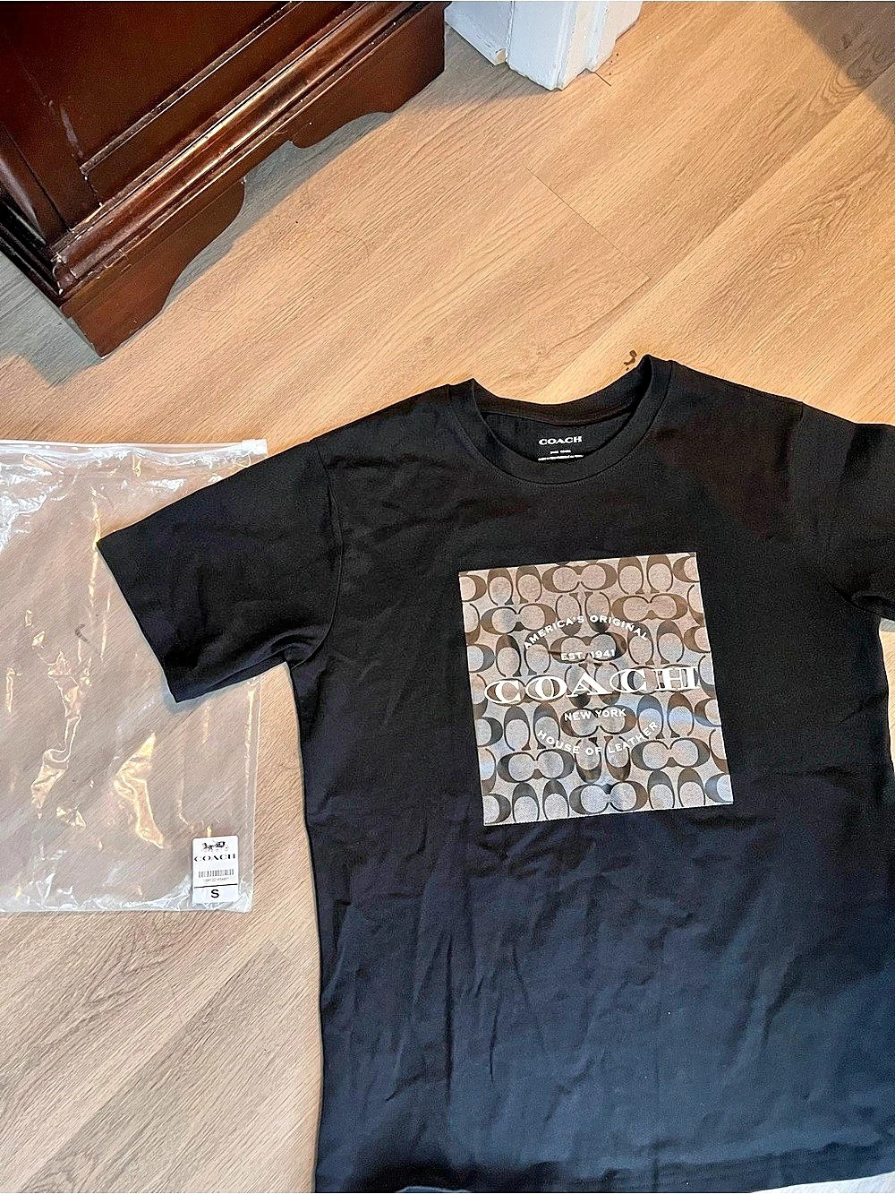 Coach Signature T-Shirt in Organic Cotton Short Sleeve Tee Black
